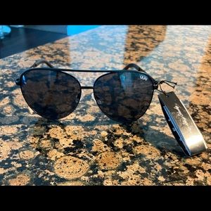 NWT Quay Aviator Sunglasses